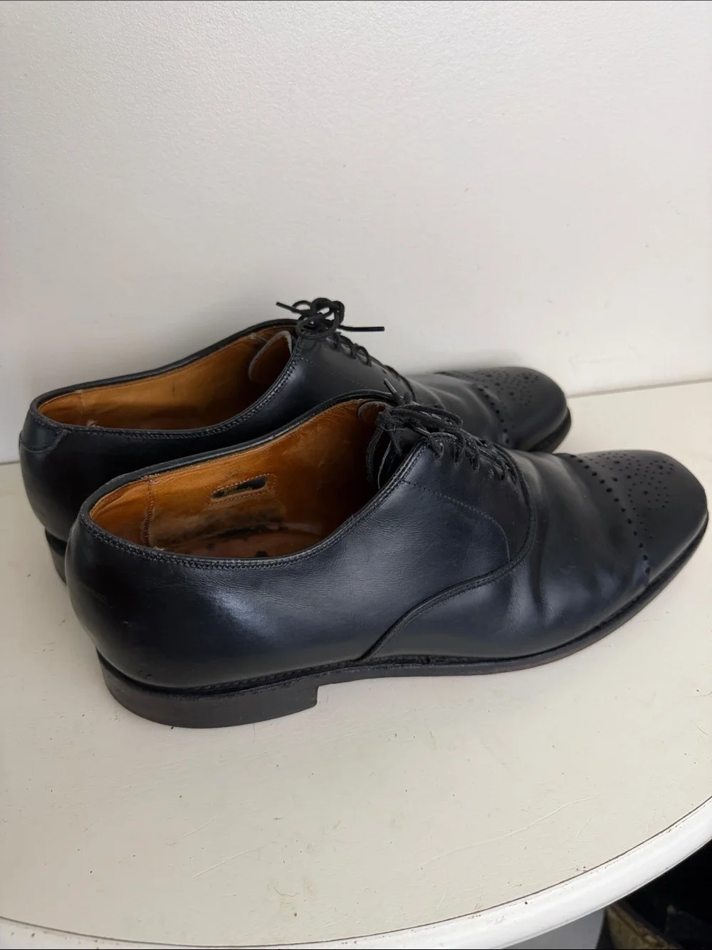 (2247) Allen Edmonds Black Leather Cap-Toe Derby Oxfords, Size: 10